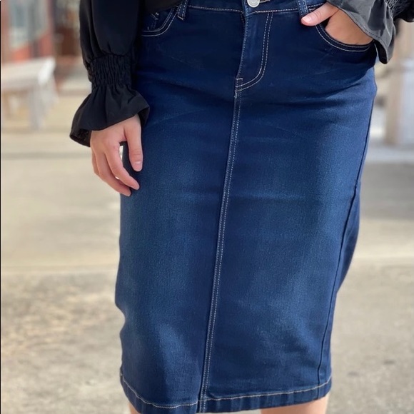 Dresses & Skirts - Jean skirt - brand new never worn